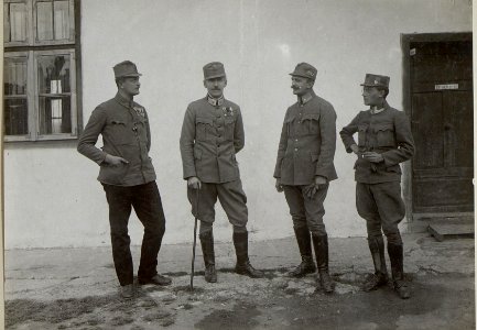 Lt.Stadek, Rat Wollen, Fhr.Bojec, Fhr.Gerstl. (BildID 15656837)
