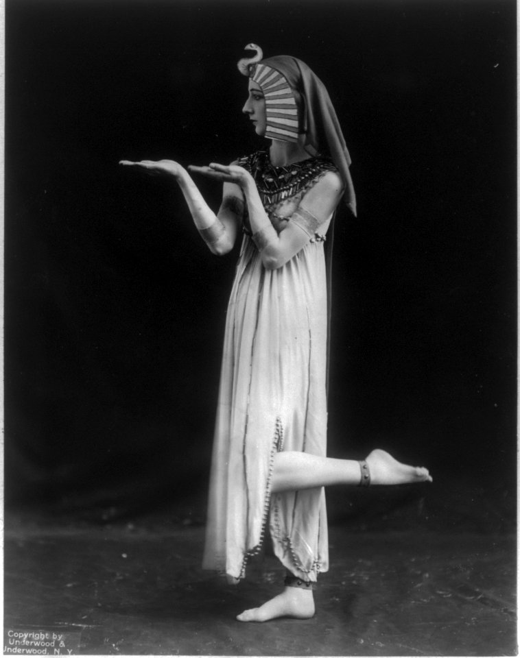 Lubowska, full-length portrait, standing, left profile, in Cleopatra costume LCCN2005683986