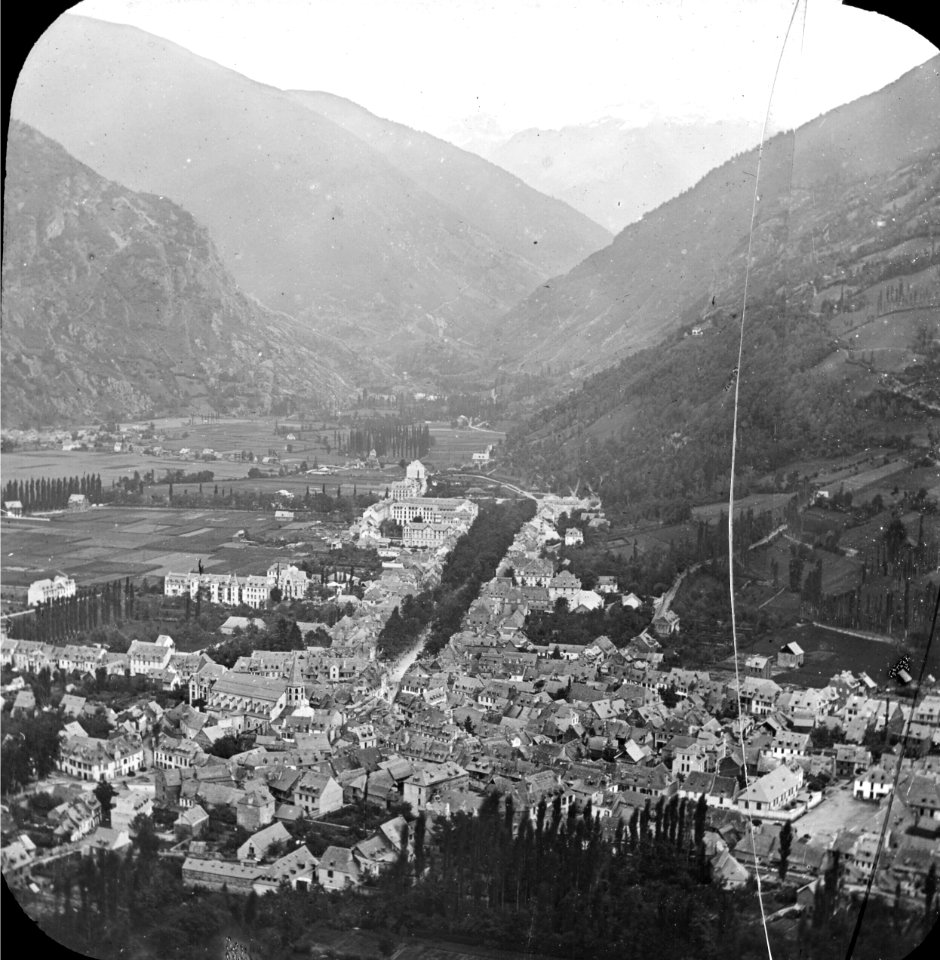 Luchon et le Port de Venasque, vue prise de la montagne de Cazarilh