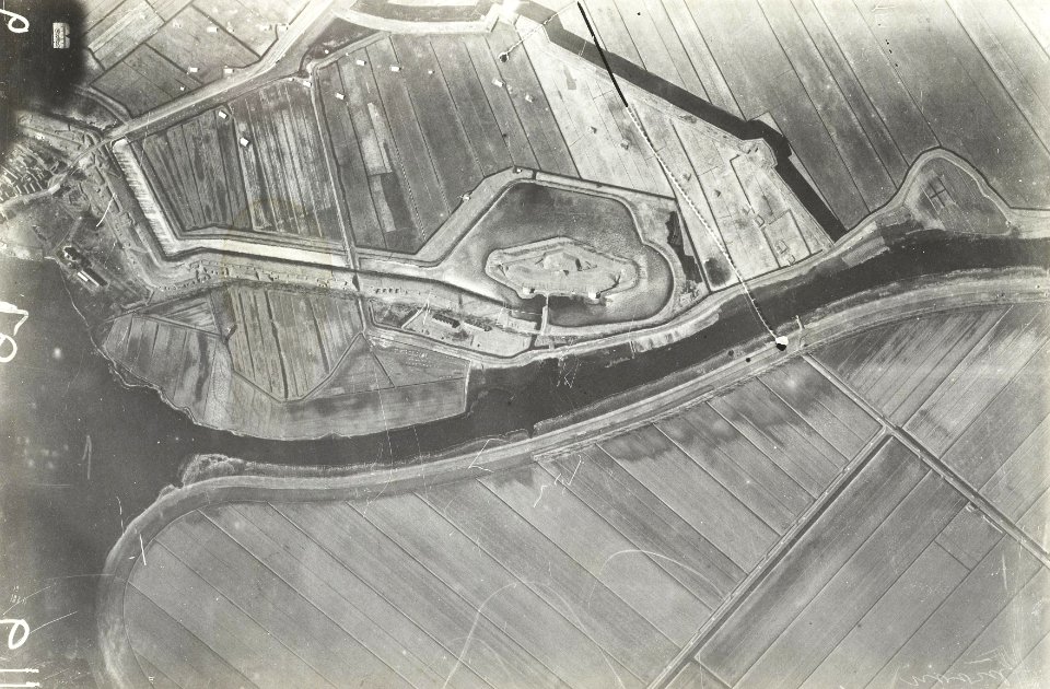 Luchtfoto van Fort Benoorden Spaarndam