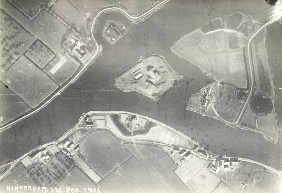 Luchtfoto van Fort Hinderdam vanaf 800 m hoogte