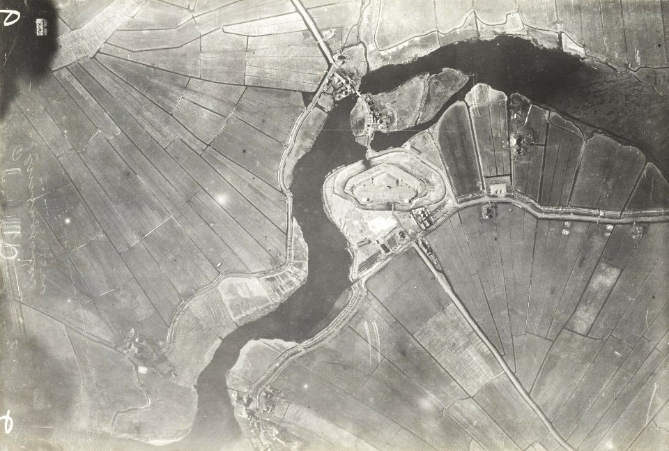 Luchtfoto van Fort Penningsveer jaren 20