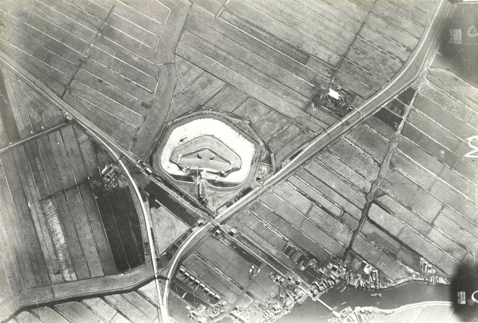 Luchtfoto van Fort Uithoorn