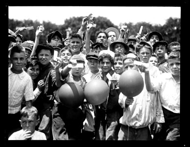 Lucky boys who captured balloons after they had been released from White House with tickets attached for the Wash.-St. Louis game, for the benefit of the Boys Club, 230 C St., N.W. LCCN2016891578