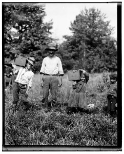 Lucy -- carrying peck of cranberries (weighing about 15 pounds) long distance to 'bushel man.' Did not know age. Forsythe's Bog, Turkeytown, near Pemberton, N.J. Sept. 29, 1910. Witness E. LOC nclc.05314