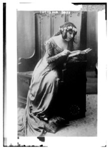 Lucrezia Bori LCCN2014686822