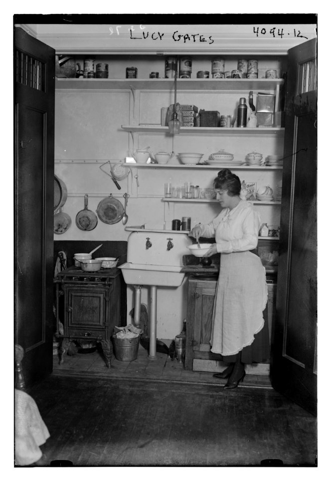 Lucy Gates (in kitchen) LCCN2014703463