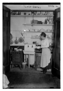 Lucy Gates (in kitchen) LCCN2014703463