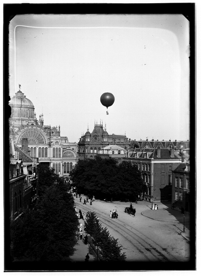 Luchtballon bij Paleis voor Volksvlijt (max res)