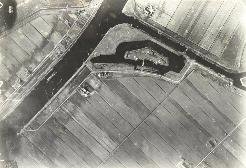 Luchtfoto van Fort Velsen