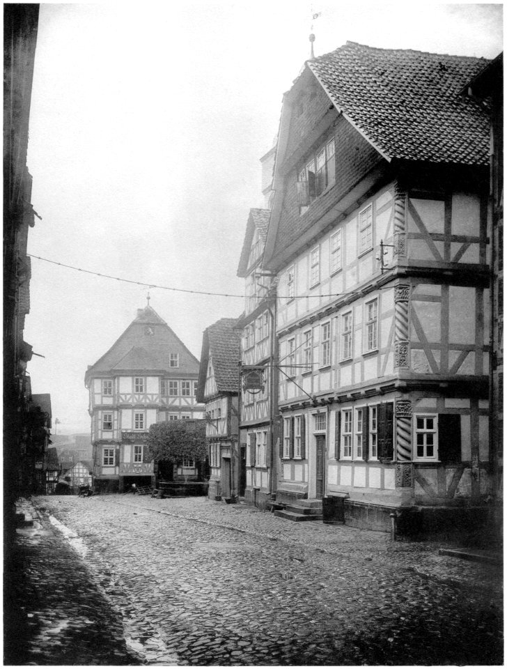 Ludwig Bickell-Hessische Holzbauten-Heft 02 03-1891-033-Lichtenau vorn Gasthaus z gruenen Baum hinten Rathaus