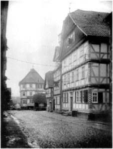 Ludwig Bickell-Hessische Holzbauten-Heft 02 03-1891-033-Lichtenau vorn Gasthaus z gruenen Baum hinten Rathaus