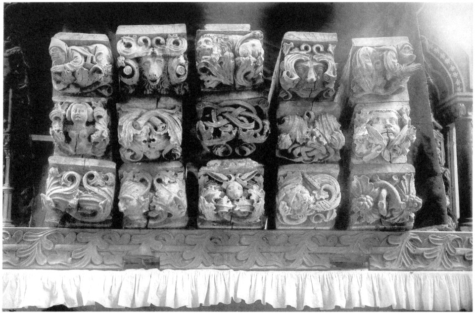 Ludwig Bickell-Hessische Holzbauten-Heft 02 03-1891-015-Frankenberg Balkenkoepfe d ehemal Emporen in der Stadtkirche geschnitten von Philipp Soldan daselbst 1527