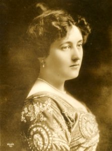 Luella Chilson Ohrma, opera singer (SAYRE 7346)