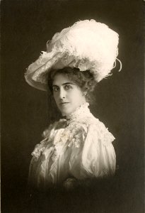 Luella Morey, stage actress (SAYRE 6875)