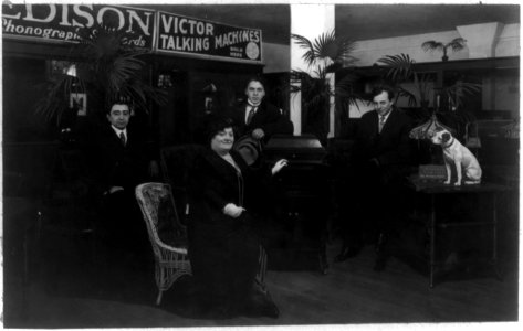 Luisa Tetrazzini, full-length portrait, seated facing right; with victrola and three men in phonograph store LCCN93510801