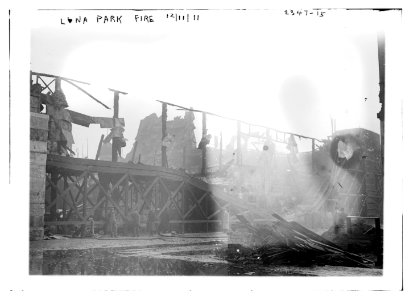 Luna Park Fire 1911 LCCN2014690032 photo