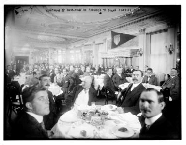 Luncheon by Aero Club of America honoring Glenn Curtiss, NYC, Sept. 22, 1909. Curtiss and Wilbur Wright at head table LCCN2014681641