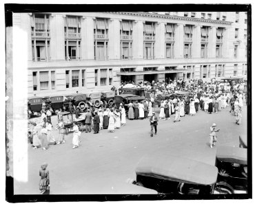 Lunch time, Treasury Annex LCCN2016819631