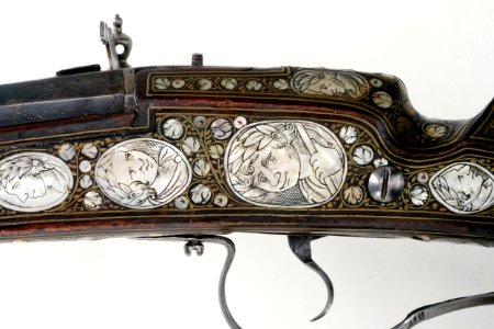 Luntlåsmusköt, dekor v sida - Livrustkammaren - 15416