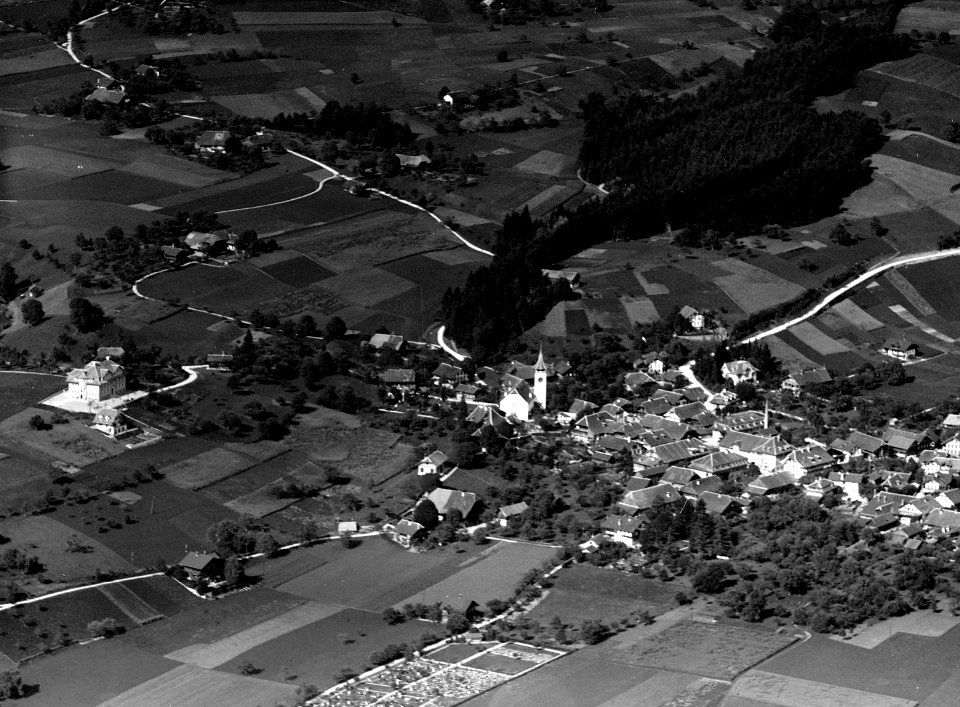 Luftaufnahme eines unbekannten Dorfes - CH-BAR - 3241378