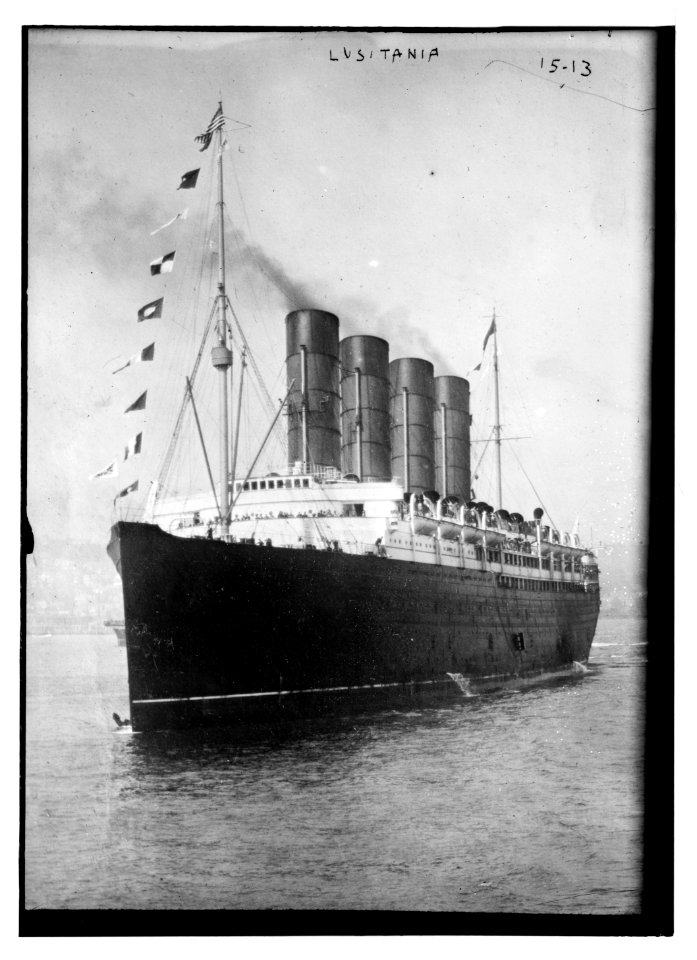 LUSITANIA - bow and portside; out in harbor), Photo Bain Coll. - Bain Coll LCCN2014680080