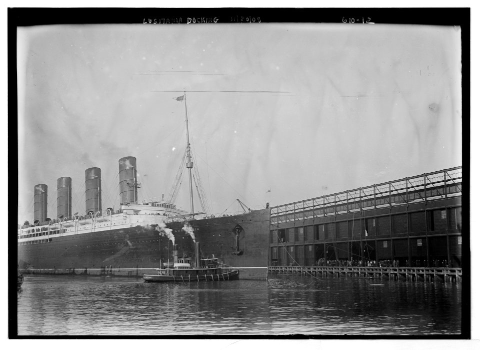 Lusitania docking at new Hudson River piers, Bain - Bain LCCN2014682947