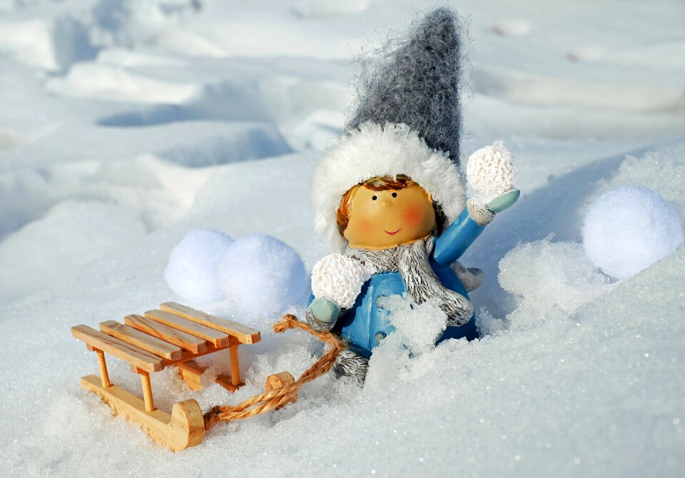 Throw snow snowfall