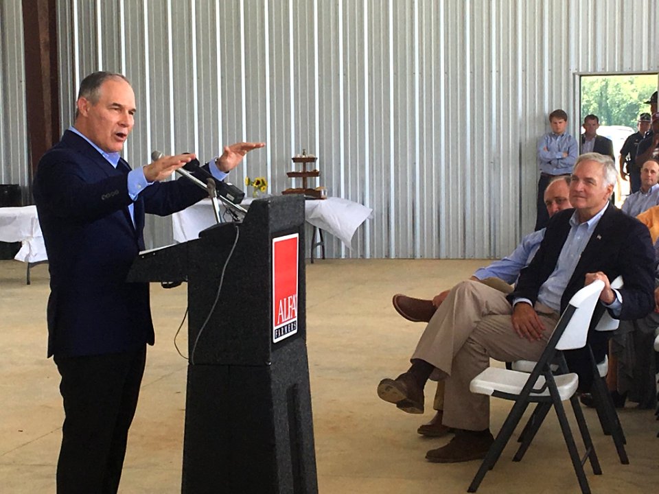 Luther Strange and Scott Pruitt at Brentwood Farm DEFDRZvWsAEn05K.jpg-large