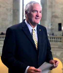 Luther Strange talking healthcare on Mornings with Maria DFA6IdyUwAAcDLq.jpg-large (cropped)