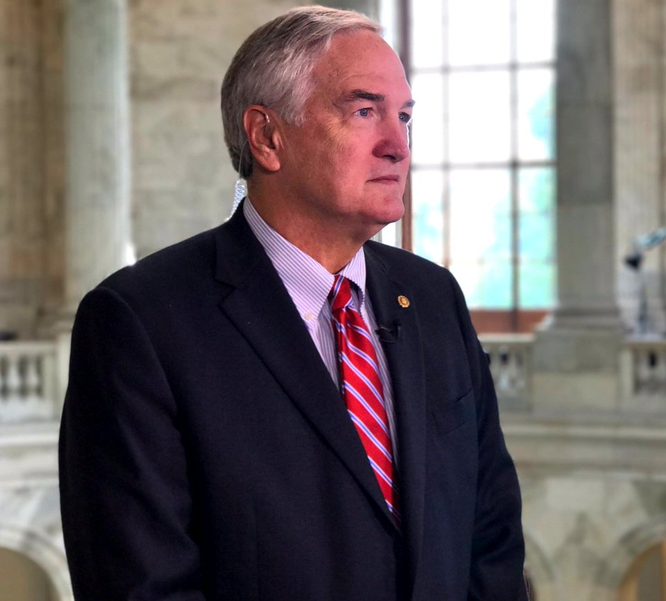 Luther Strange talking to Varney & Co. DJnNSuwVAAA48u0.jpg-large (cropped)