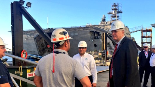Luther Strange touring Austal in Mobile C5ZSP4gWMAExVBb