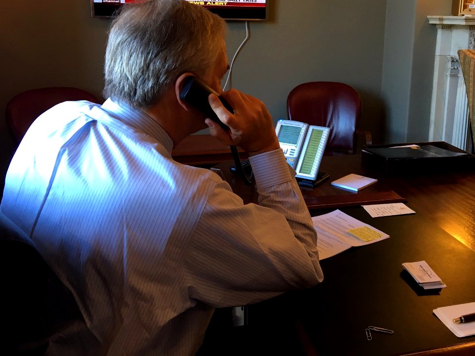 Luther Strange talking to Yellowhammer Radio C8GRF6LWkAYHkrz.jpg-large (cropped)