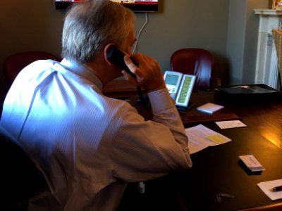 Luther Strange talking to Yellowhammer Radio C8GRF6LWkAYHkrz.jpg-large (cropped)