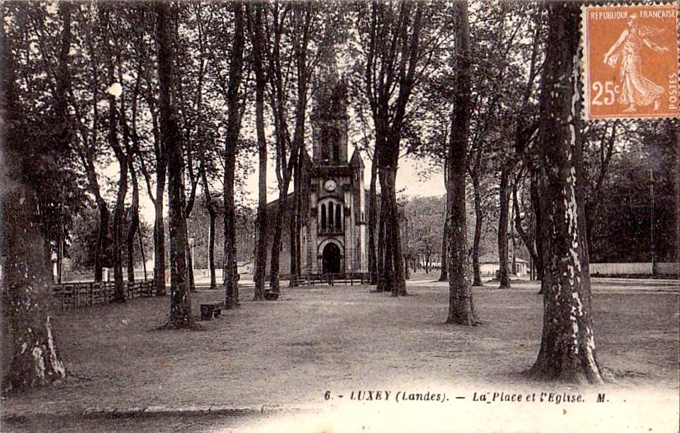 Luxey - Place de l'église 2