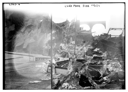 Luna Park Fire Dec. 1911 LCCN2014690027 photo
