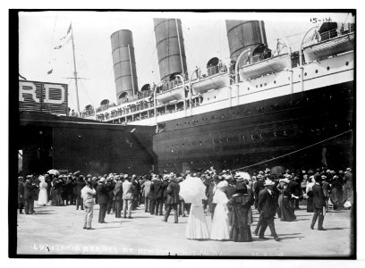 LUSITANIA - arriving in New York City; close-up of starboard side at dock; crowd Broad category or subject- Ships.on dock), Photo Bain Coll. - Bain LCCN2014680081