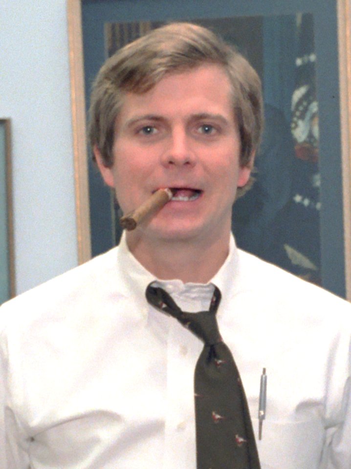 Lyn Nofziger Talking with Lee Atwater in Nofzigers Office in The White House (cropped) (cropped)