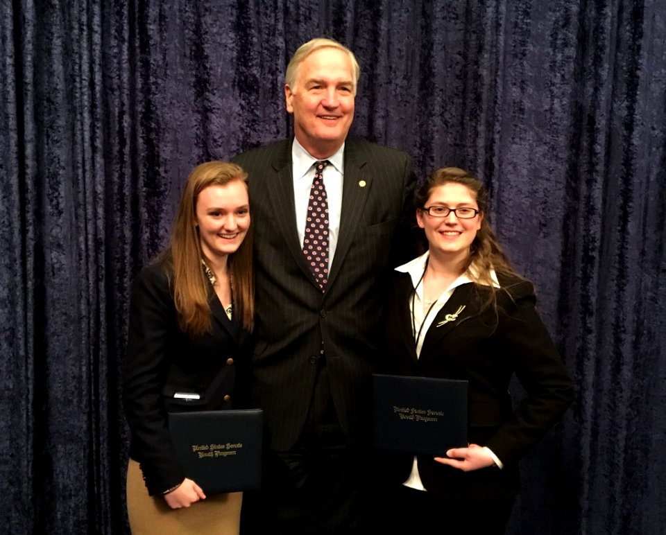 Luther Strange meeting with Alabama representatives of the Senate Youth Program C6fUtWEWcAAq81g.jpg-large