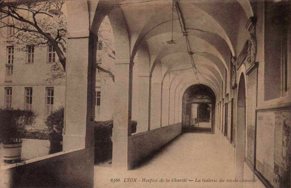 Lyon hopital charite galerie