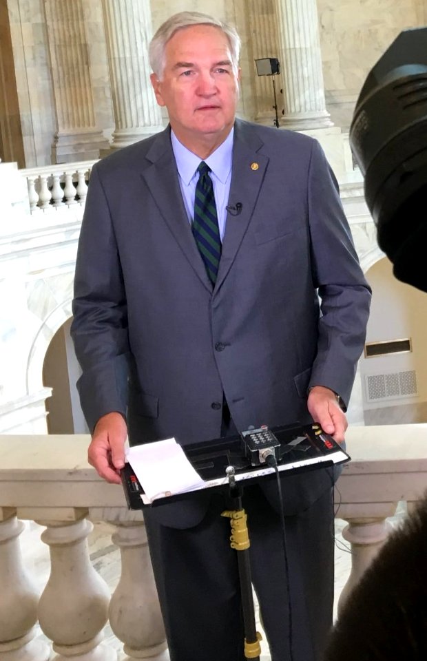 Luther Strange on Varney & Co to talk about Paris Agreement DBo8ycqWsAIb tS.jpg-large (cropped)