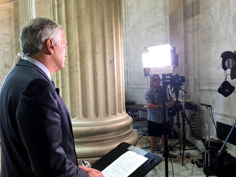 Luther Strange talking to Happening Now about Comey memos DAC-JrCXkAEHfz-.jpg-large