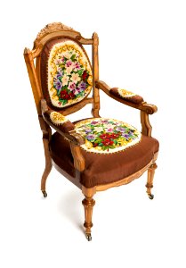 Länstol av valnöt med blommigt tyg, 1800-tal - Hallwylska museet - 108403 photo