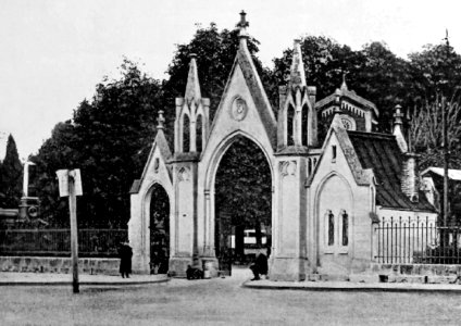 Lwów - główna brama Cmentarza Łyczakowskiego około 1900 r