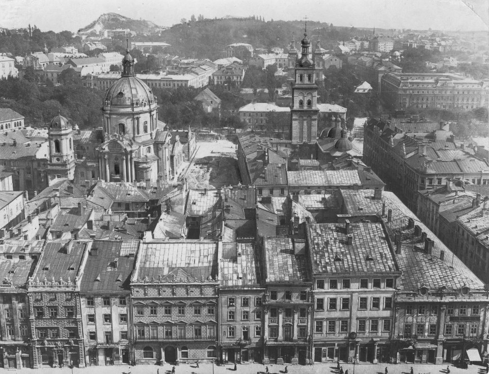 Lwów.Panorama miasta z Ratusza photo