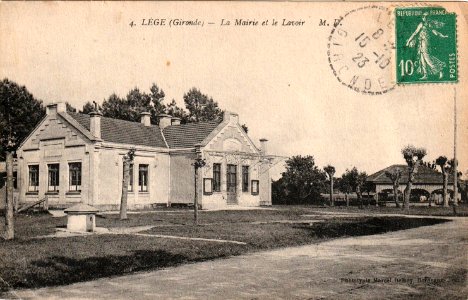 Lège - Mairie et Lavoir 1