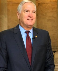 Luther Strange talking about healthcare on Varney & Co. DFLsbnqXUAEw 8W.jpg-large (cropped)