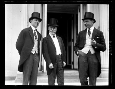 M. Jean Permintier (left) French financial representative who was presented to Pres. Harding by Amb. Jusserand. July 27, 1922 (White House, Washington, D.C.) LCCN2016891563