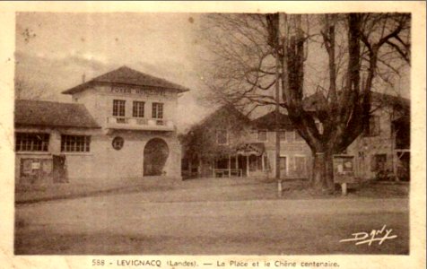 Lévignacq - Place
