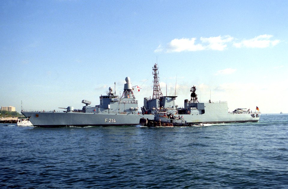 Lübeck (F 214) entering Port Everglades, 1993
